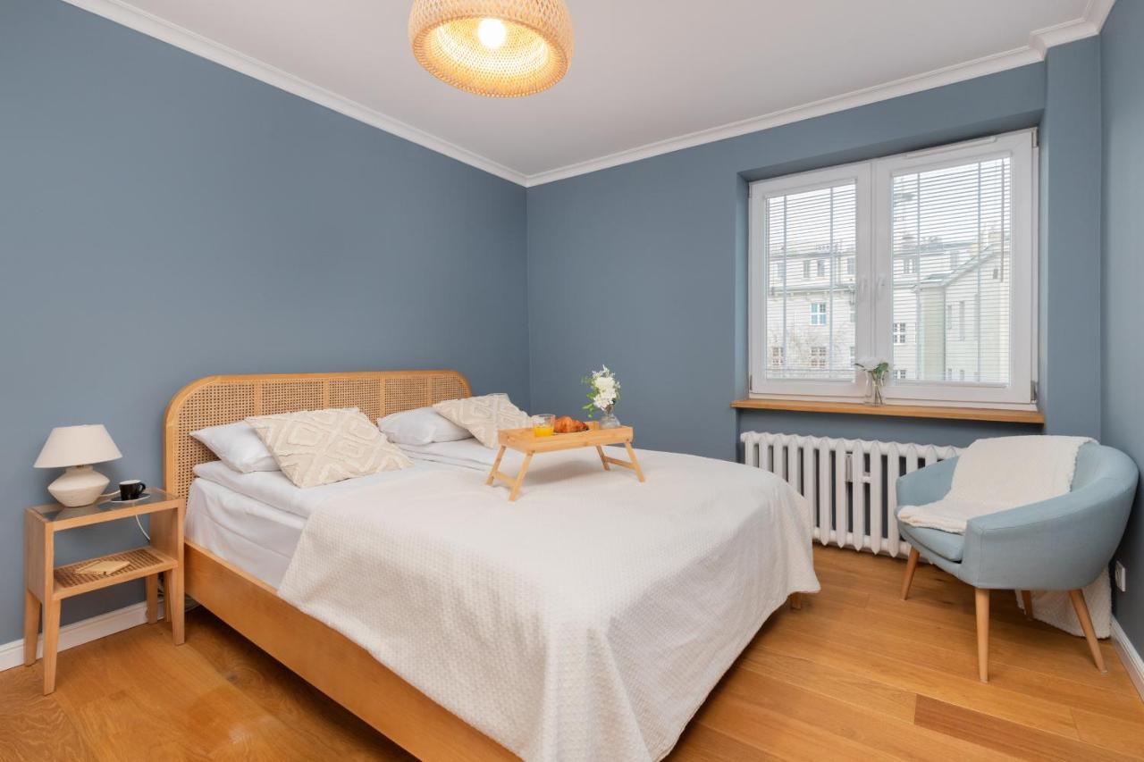 Cozy Pastel Two Bedroom In By Renters Apartament