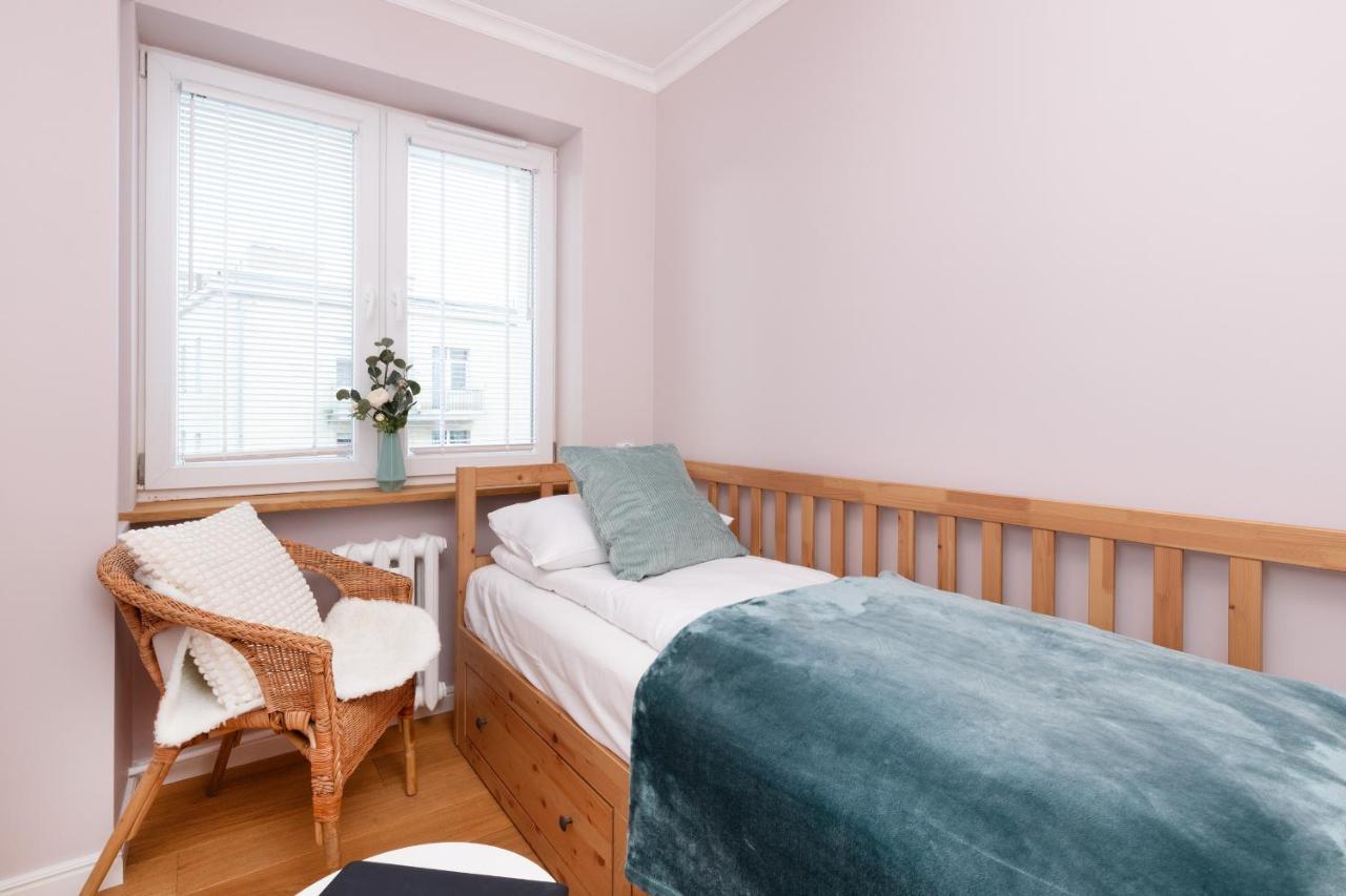 Cozy Pastel Two Bedroom In By Renters Apartament Gdynia
