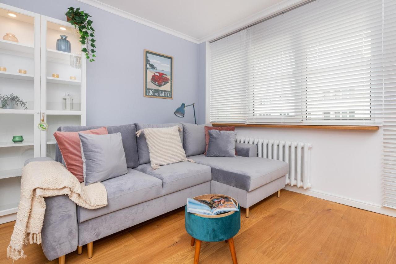 Cozy Pastel Two Bedroom In By Renters *